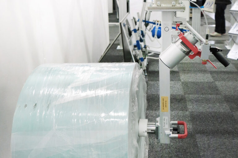 Lifting paper rolls - roll lifting - lifting equipment