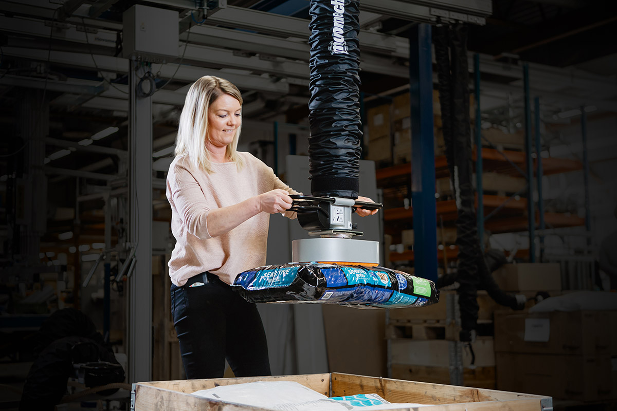 Vakuumlyftare Vacuhand Pro - vakuumlyft från Movomech - lyfta säckar - skivor - plåtar - lyfthjälpmedel för industri - vakuumlyft